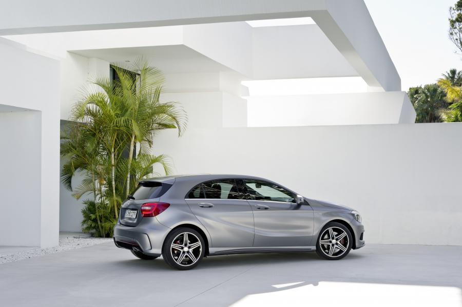  Mercedes-Benz A250 2012 года  (фото 13 из 37)